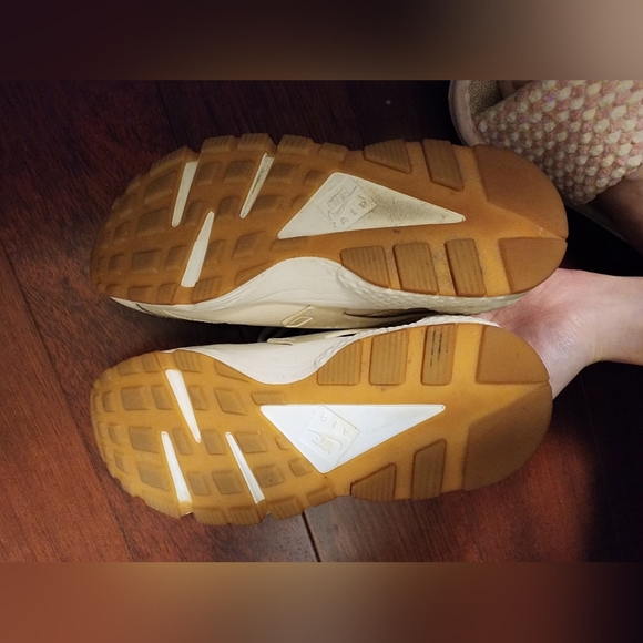 Nike Air Hurache Women' size 7 (feels like 6.5) - Picture 4 of 5